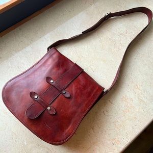 100% Genuine Leather Saddle Bag (Crossbody Messenger) by I MEDICI, Made in Italy